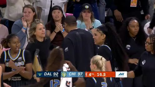 《WNBA》这一球几乎杀死比赛！阿特金斯假动作骗过防守中投命中奠定胜局
