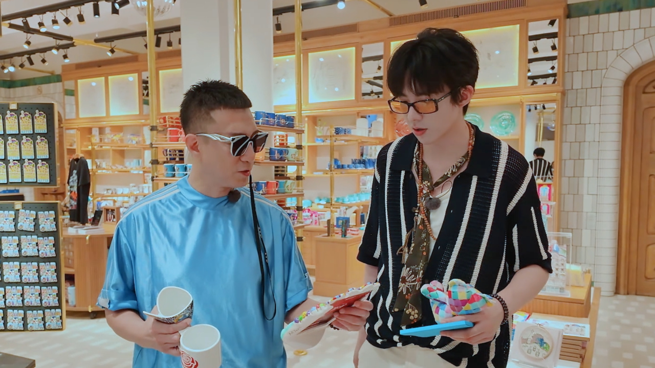 旅行日记:孙红雷刘宇宁疯狂采购纪念品