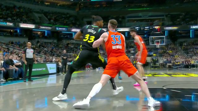 旋转跳跃我不停歇！特纳梦幻翻身后仰跳投稳稳命中