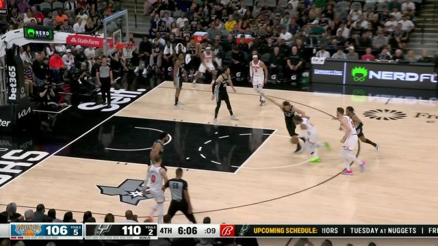 不断突破自我！布伦森见缝插针强硬上篮打成2+1