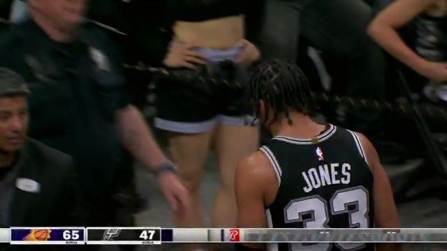 杜兰特布克都在眼前又何惧 琼斯大步直杀1V3强势压哨打进