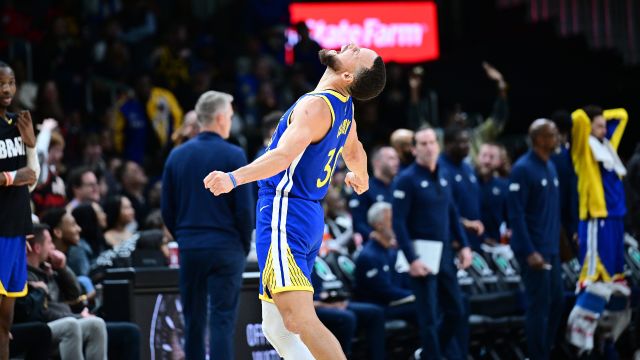 库里vs老鹰集锦 全场轰下60分6篮板4助攻无解进攻击破防线