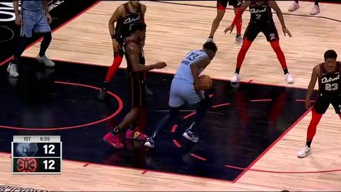 《NBA全场集锦》真硬碰硬！杜伦与3J对抗中碰撞 前者牙齿疑似直接被打掉返回更衣室