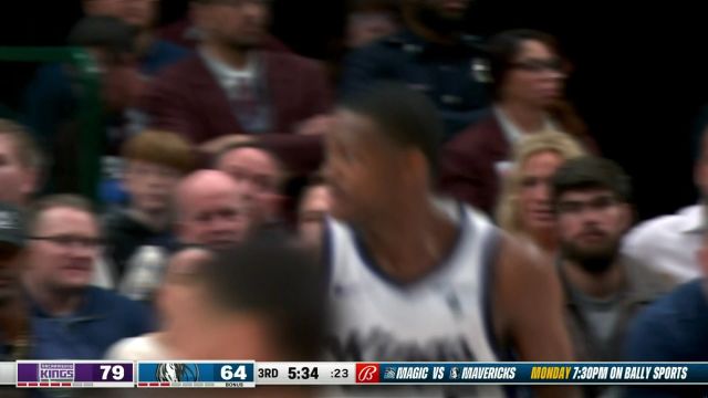 反击速度快如闪电！ 赫尔特助攻福克斯双手扣篮轻取两分