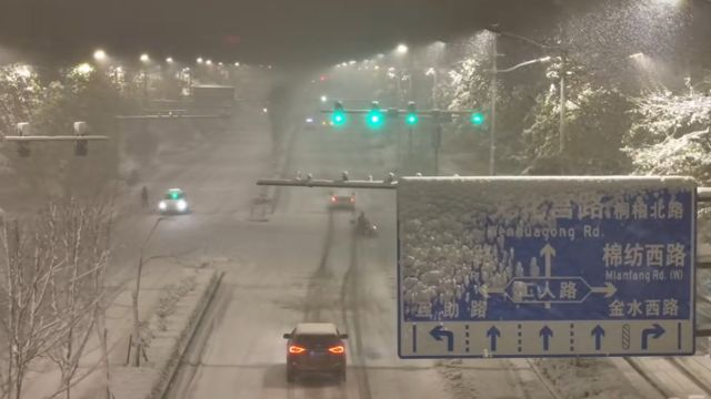 河南多地出现暴雪,局地积雪深度达18厘米!多市县紧急发布停课通知