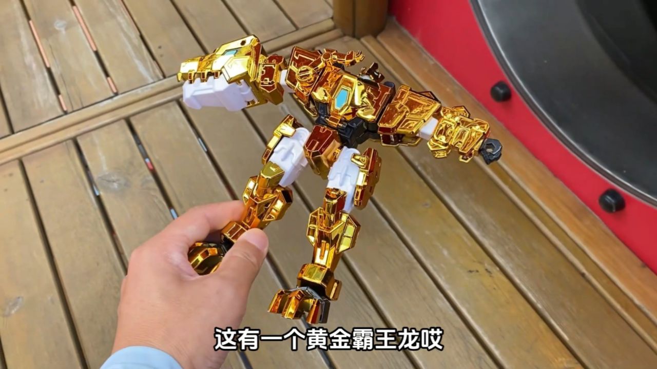 【心奇爆龙战车】寻宝探险：游乐场高空救助一只小猫咪 捡到心奇爆龙战车X2变形消防车 - 腾讯视频