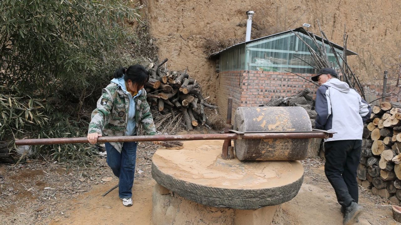 山西大哥爱吃土,只吃地表6米以下,面子土不能吃太脏了_高清1080P在线观看平台_腾讯视频