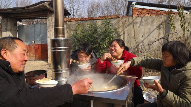 胖妹为了这一口,忙活半天满手油,做了啥美食?婆婆都要连吃2碗