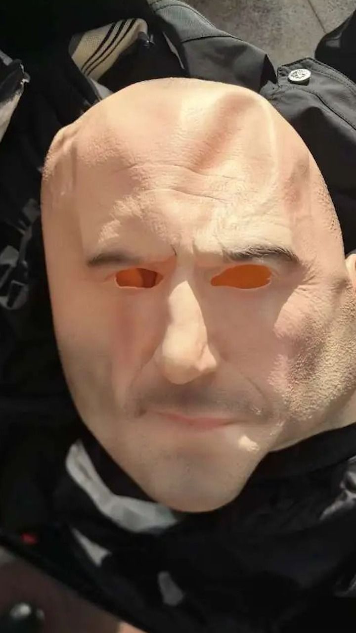 男子戴"人皮面具"多地砸车窗偷窃,民警:不悔改,曾多次作案