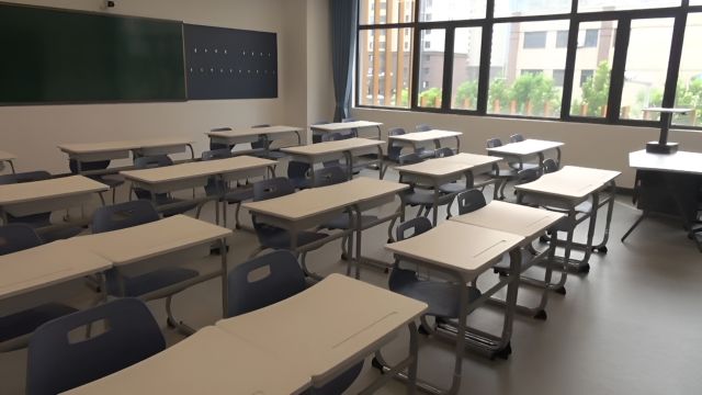 市长殷勇作政府工作报告:北京今年将新增中小学学位2万个