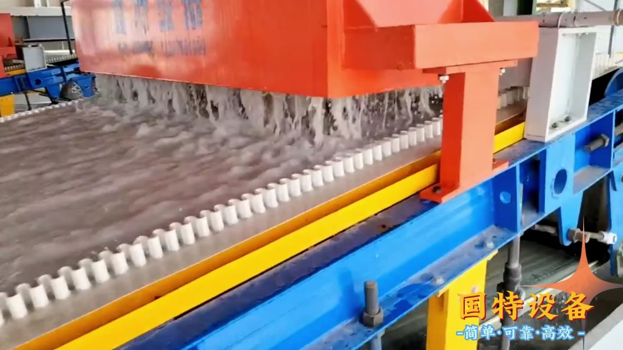 #磁选机##磁选设备##板式磁选机#总结了传统磁选设备的优缺点,根据集物理力学、流体力学、磁力学于一体,能够根据矿石的不同磁性特质,从中选出 ...
