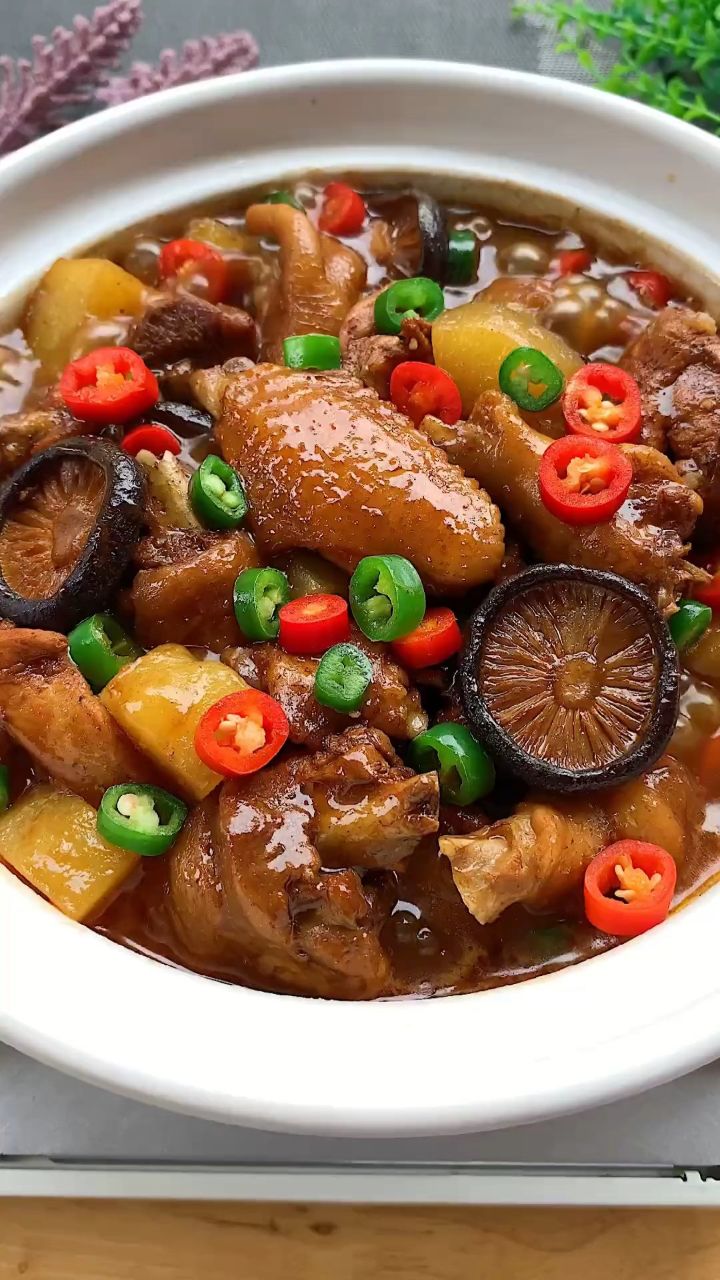 黄焖鸡,软烂入味,汤汁拌饭也能吃三大碗