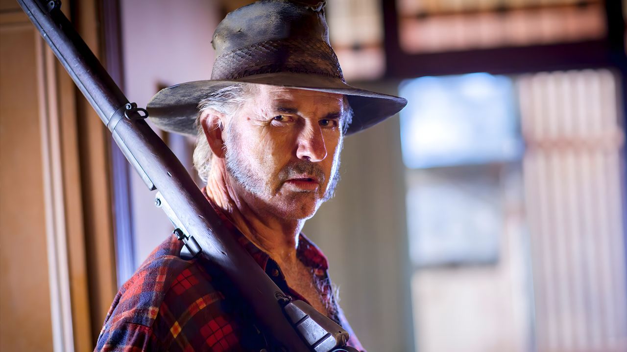 他是最凶残的荒野屠夫,专对情侣下手.惊悚电影《狼溪2》