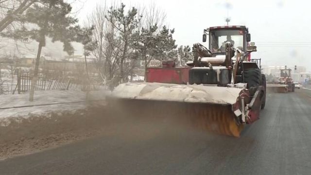 烟台市牟平区:以雪为令 昼夜奋战清积雪