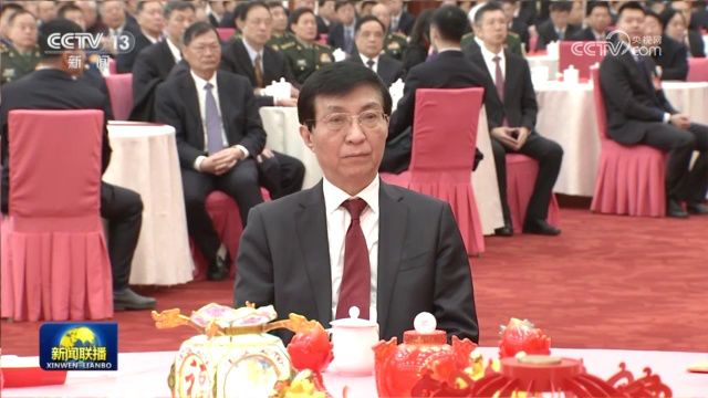 [视频]中共中央国务院举行春节团拜会 习近平发表讲话 代表党中央和国务院 向全国各族人民 向香港特别行政区同胞 澳门特别行政区同胞 台湾同胞和海外侨胞...