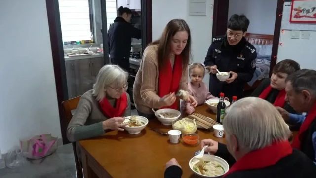 坚守与年味同在!警营年夜饭“龙”重登场~