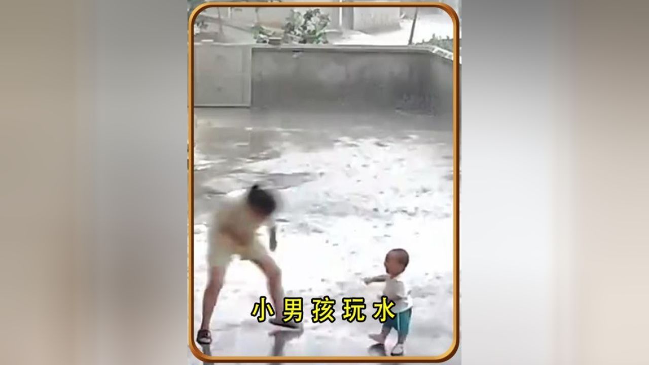 小男孩玩水_高清10