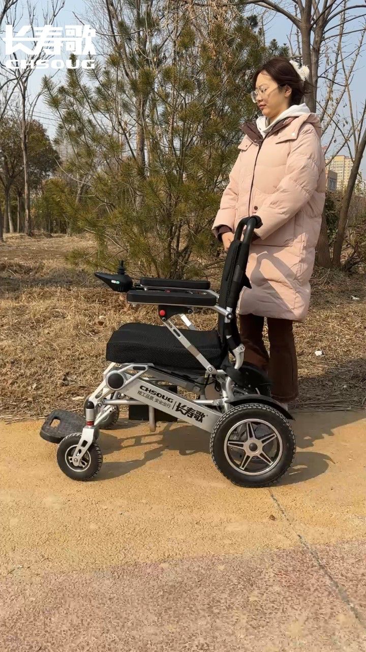 长寿歌电动轮椅,可以轻松实现电动折叠