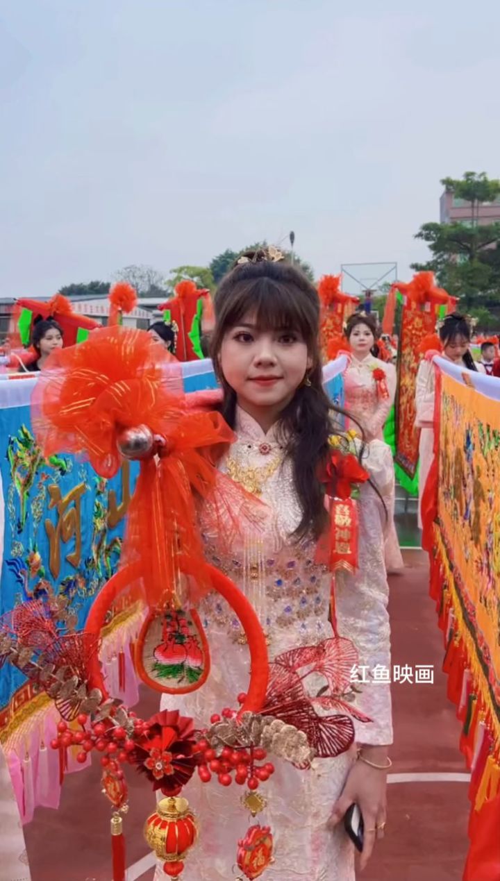 95潮州女子扛旗,绝美风采惊艳全场!96