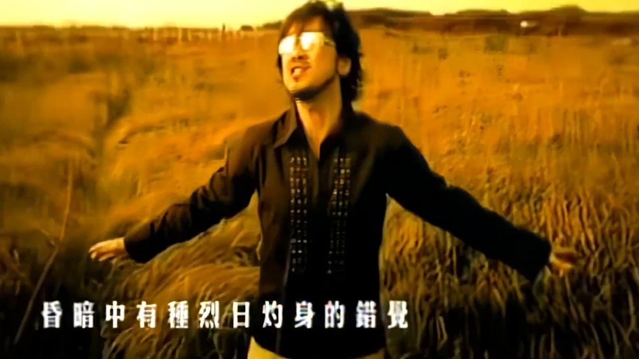 英国歌手翻唱周传雄《黄昏》,一开口太上头了,简直最强文化输出