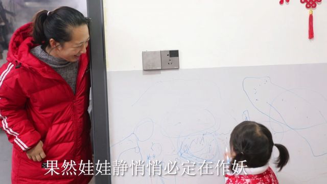 妈妈赶集买了两个椰子回来,看王思宇又做什么黑暗料理