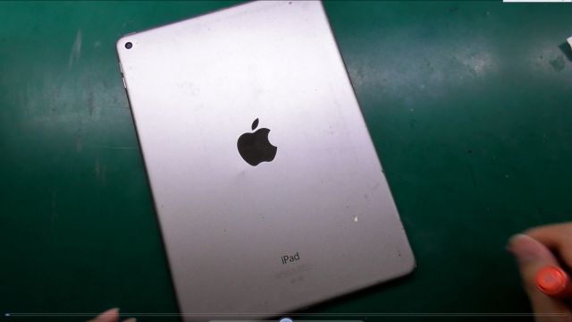 iPadAir2不开机不充电,更换尾插维修案例,来看下