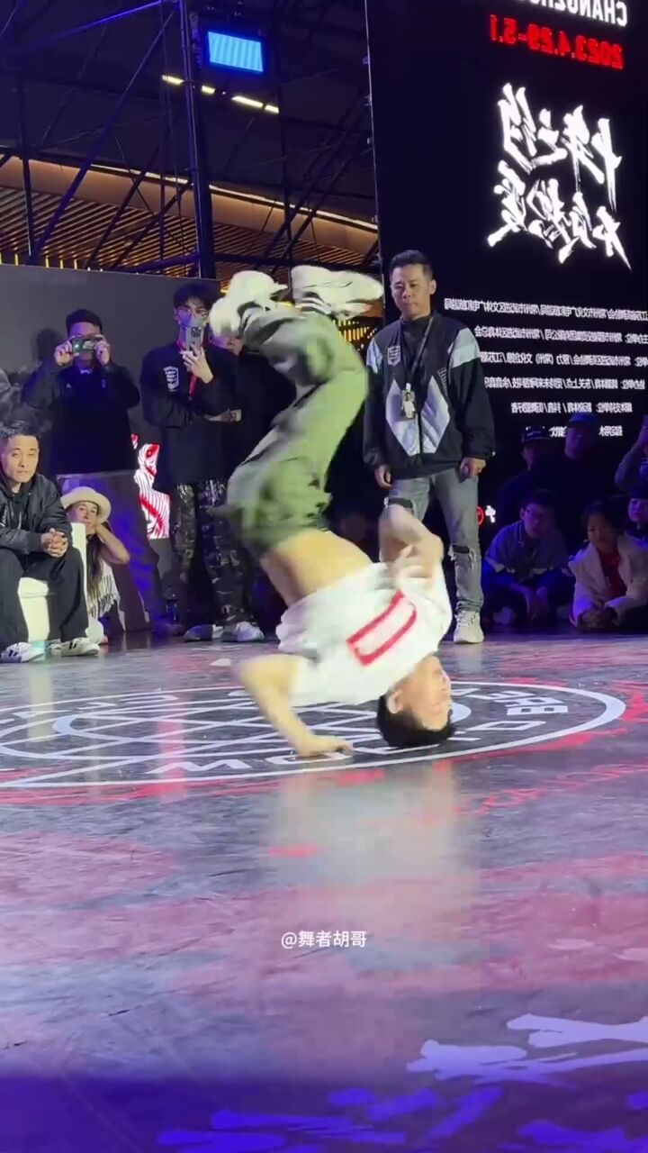 江苏最强街舞少年,舞技超群,这一套动作你给打多少分?