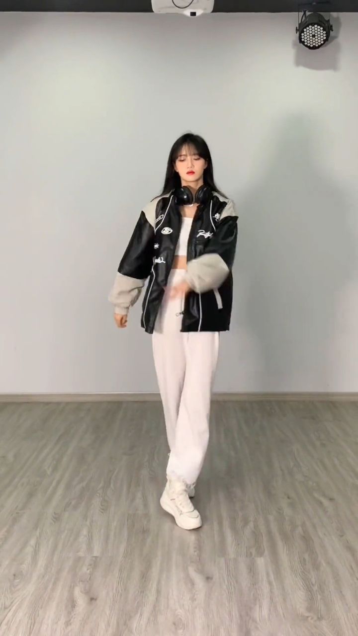 肚子有点痒 好像要长马甲线了