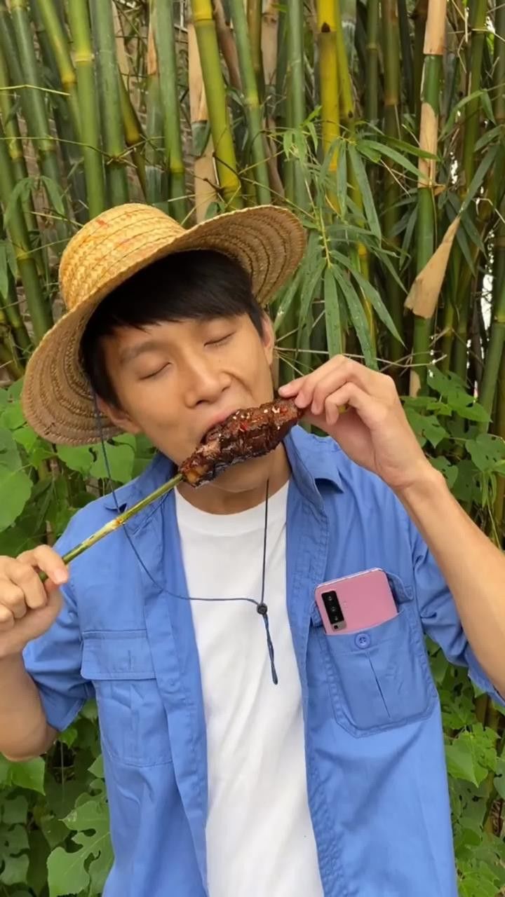 你知道腱子肉是那个部位吗?还想再来一块的,可惜臭牛跑了 #美食趣胃