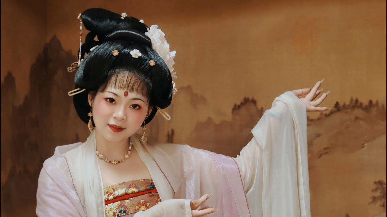 老婆们快来学这款唐制贵妃妆发!