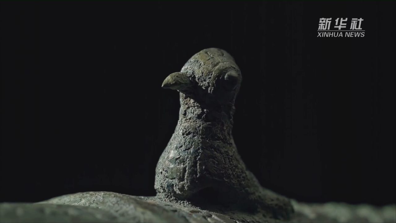 江西省博物馆镇馆之宝伏鸟双尾青铜虎 商代青铜艺术的辉煌之作