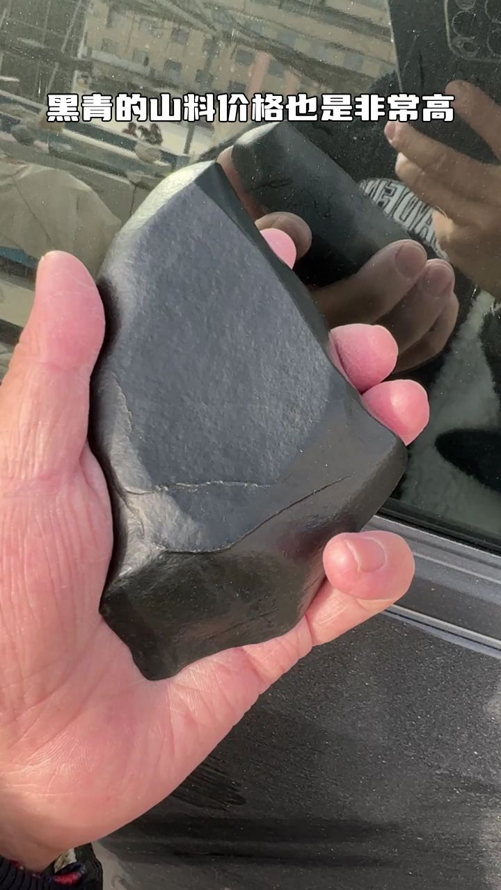 黑青戈壁料价值不菲,戈壁滩上难捡到的精品