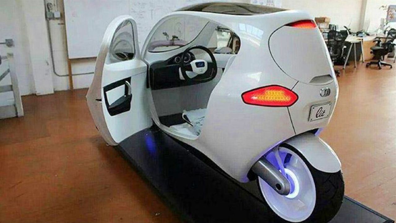 国产"不倒翁"两轮车来了,百公里耗5度电,能遮风挡雨不怕堵车