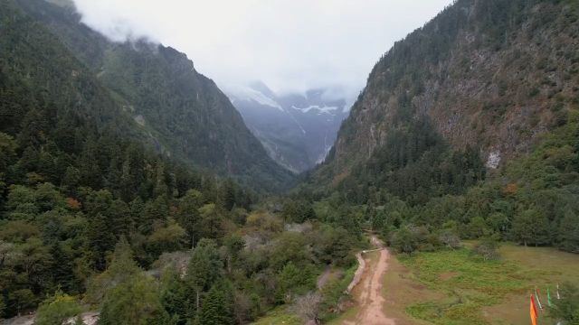 天堂在左 雨崩在右,如果你也打算去雨崩,那这份超简洁的雨崩攻略一定要收藏好了,迟早有一天会去的