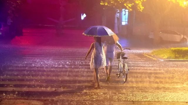 强对流天气来袭 海口升级发布大风橙色预警和暴雨红色预警