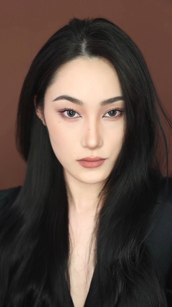 日常低饱和粉紫小烟熏妆容