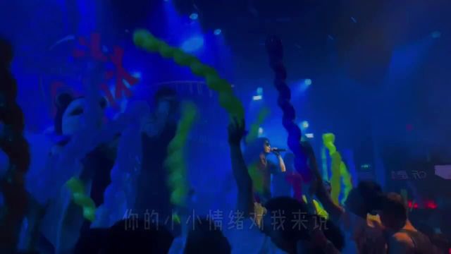 我假装四处看风景其实眼里只有你