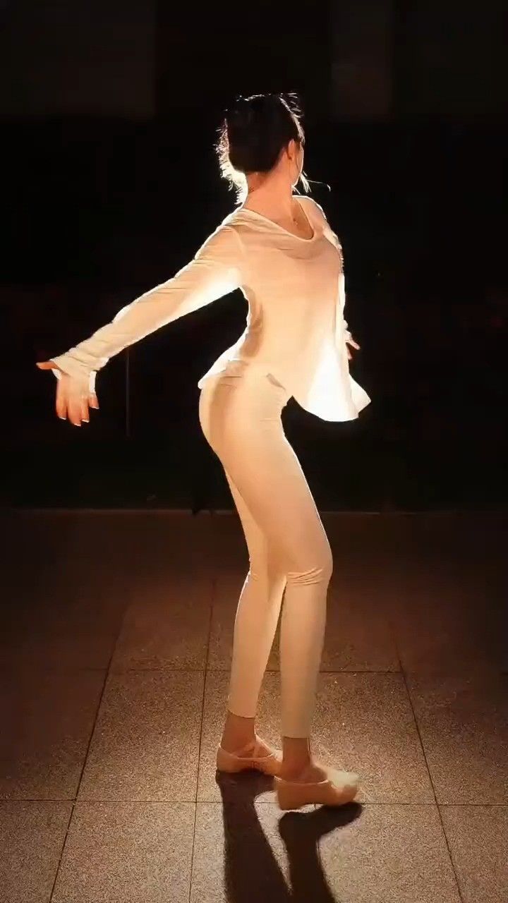 能不能为你再跳一支舞 #白狐 #傣族舞 #春日傣族舞我先跳.