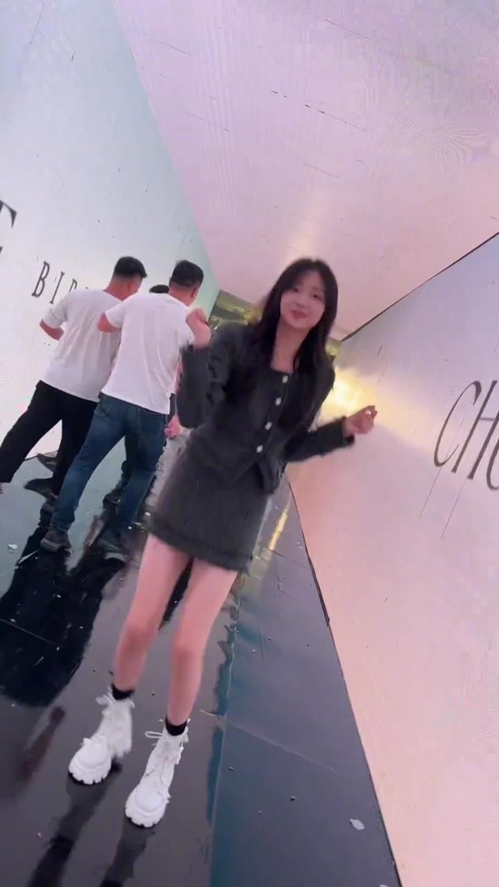 又来啦 周末快乐 今天又是开心的一天宋小睿#美女 #舞蹈#drilldance