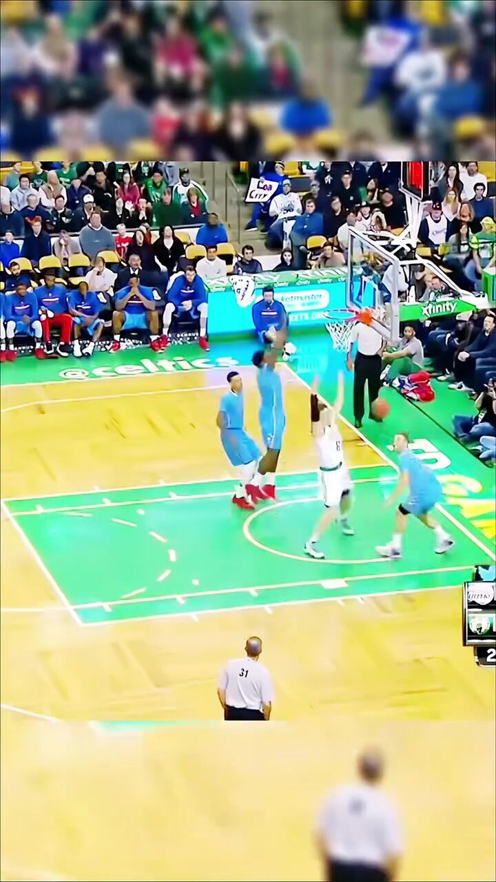 真秀得飞起!格里芬180°转身盖帽#格里芬#盖帽#铁铁的nba特辑