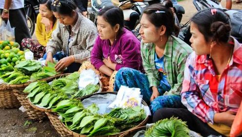 中缅边境的小镇赶集，看看缅甸集市的样子，这里的美食太绝了