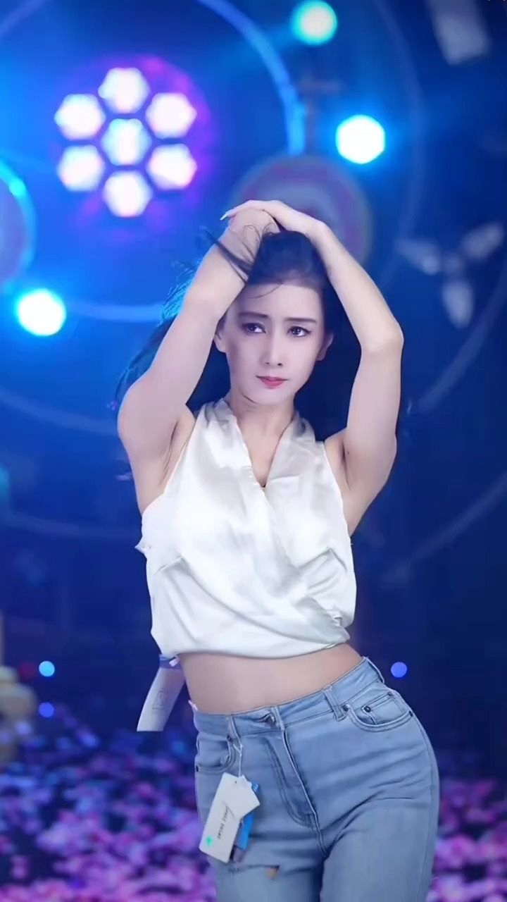 爱跳舞的小姐姐