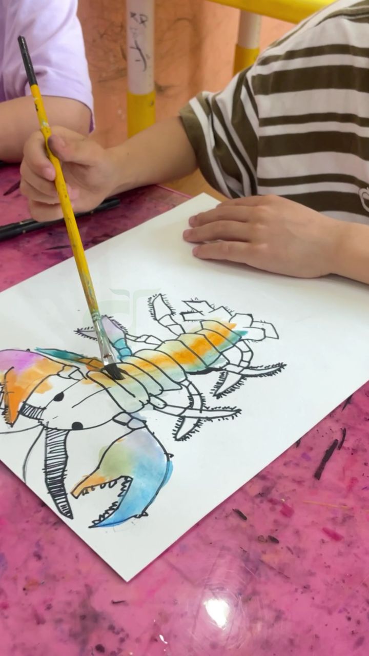 快来欣赏我们的儿童画之澳洲大龙虾