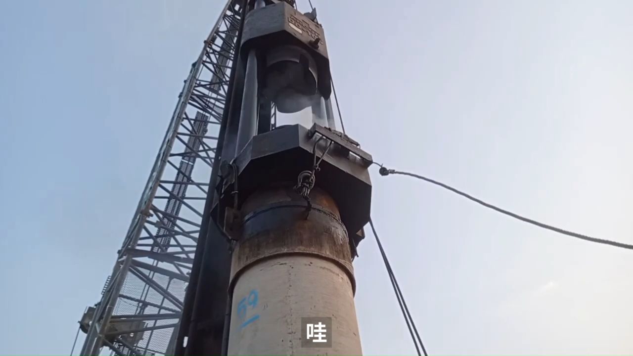 上下激烈运动的柴油锤打桩机如何工作的呢?