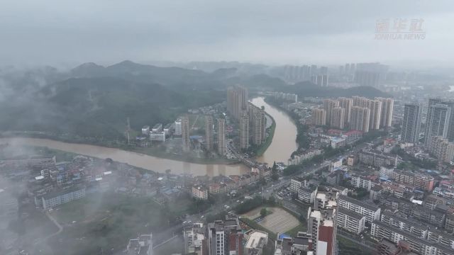 新华全媒+|湖北咸宁:以“汛”为令 多方联动应对暴雨袭击