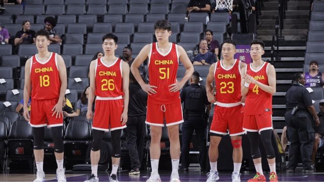 中国男篮三场净负104分！杨瀚森本场5中0，上一场独揽12分直呼打的真xx烂