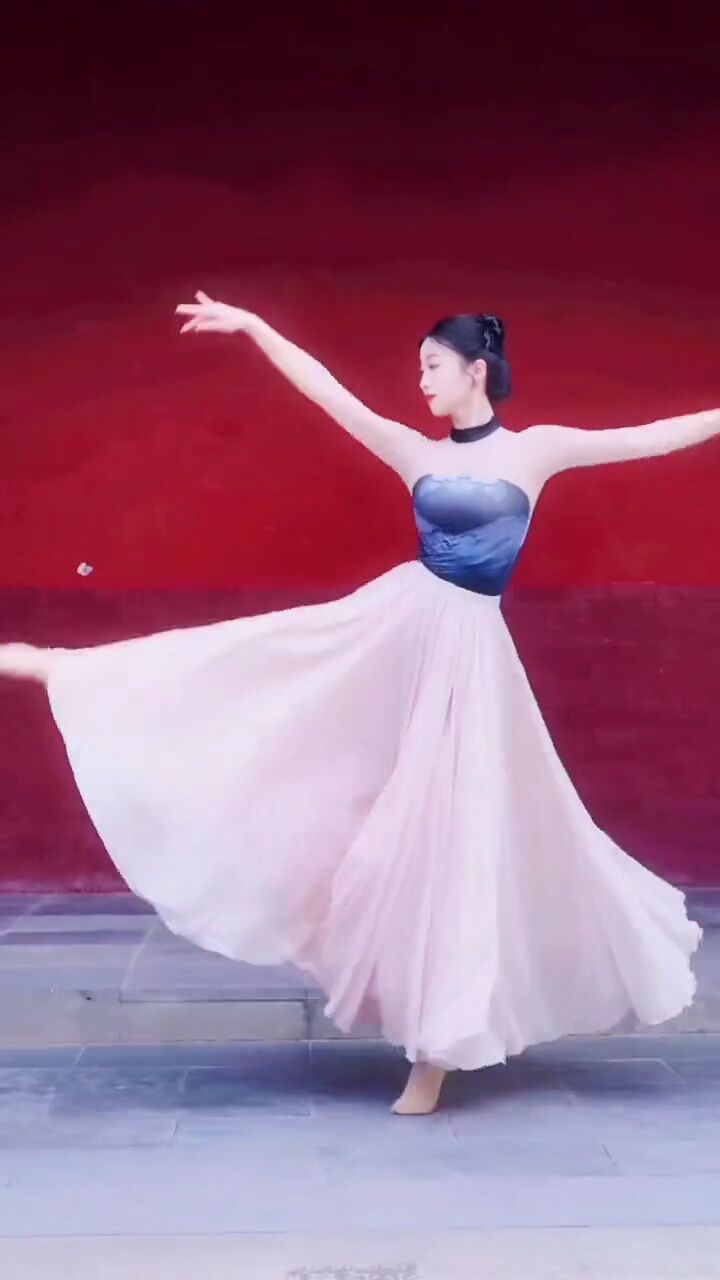 喜欢的风景自己去看 抬起头在更热烈的风里相遇#向云端舞蹈