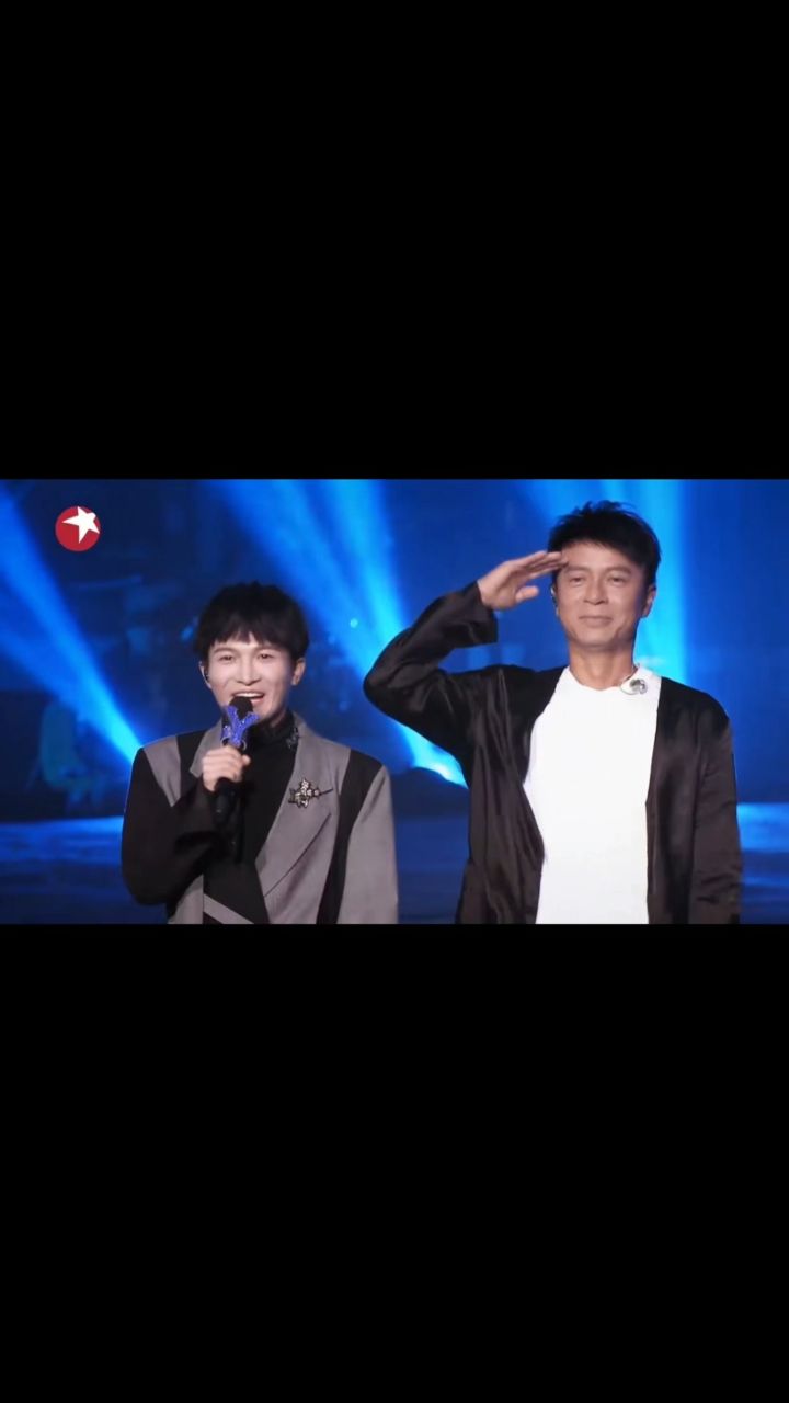 周深李克勤翻唱周华健《天下有情人》男生对唱版太好听了!