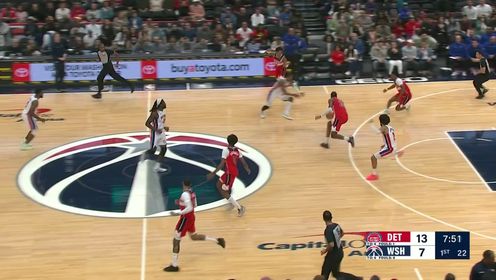 《NBA全场集锦》笑纳失误大礼 艾维眼疾手快抢断助攻坎宁安空接将球放进篮筐