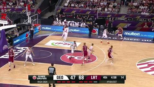 《FIBA》急停刹车甩开防守 梅杰里斯篮下弹起轻轻松松完成劈扣